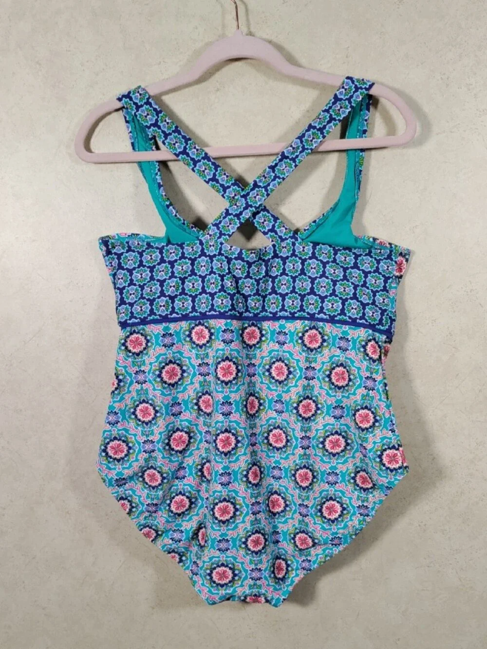 I135 Catalina Moroccan Mandala Cross-Back One-Piece Swimsuit 1X 16W NWT